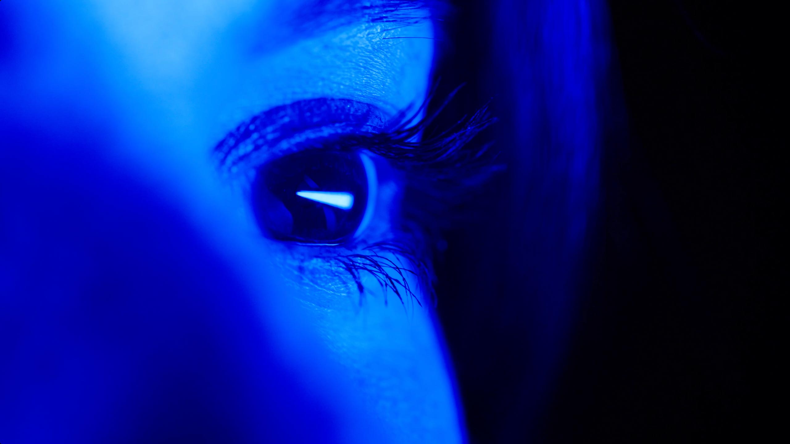 Close up of the reflection of a blue artwork in an eye